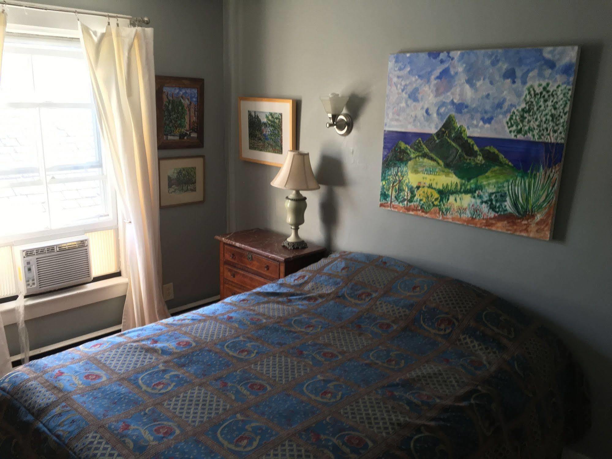 Chez Pat In Hotel Cambridge