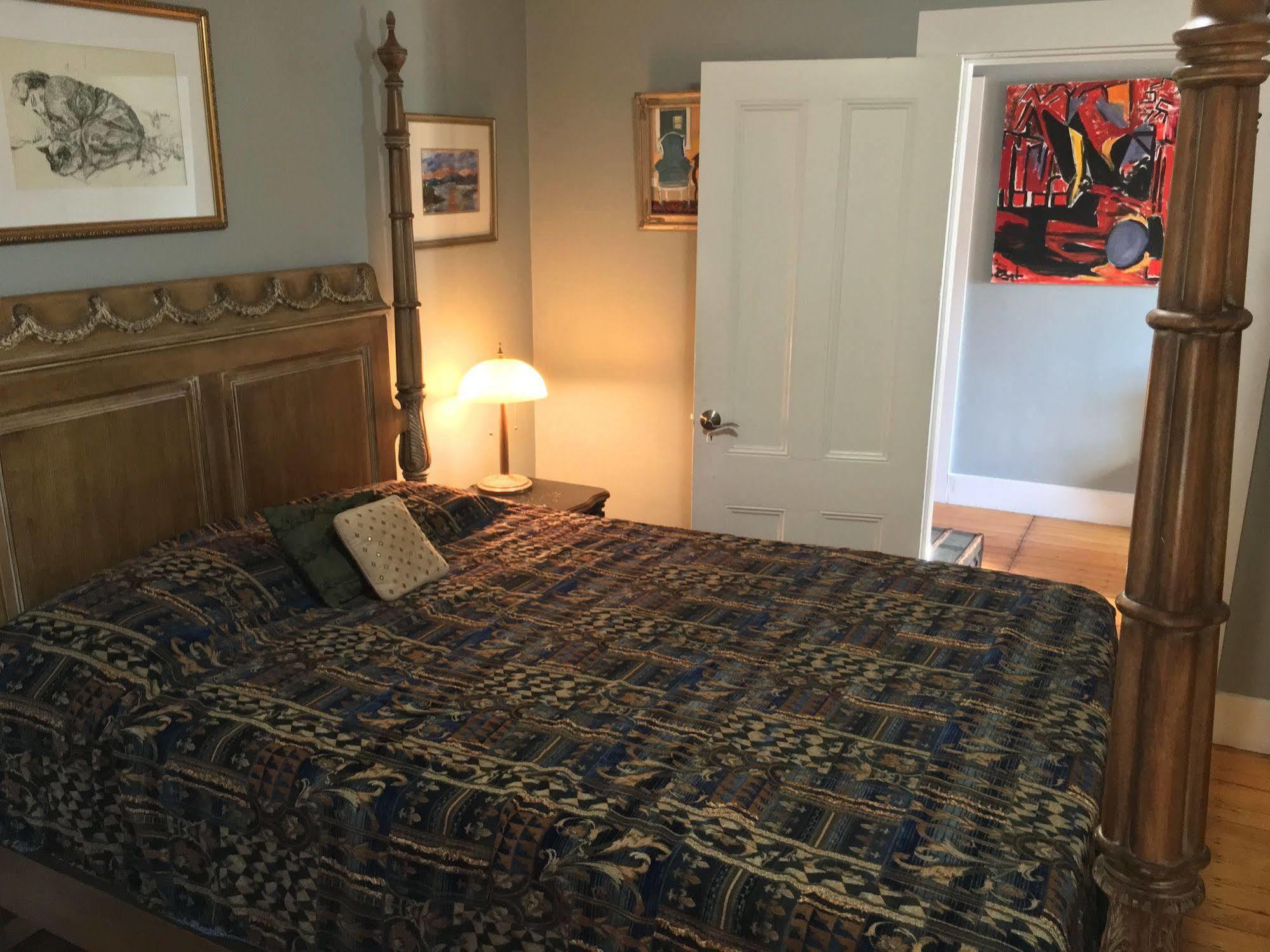 Chez Pat In Hotel Cambridge